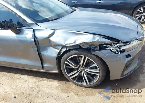 2020 Volvo S60 T6 R-Design из США, поврежденный, VIN 7JRA22TM3LG030549